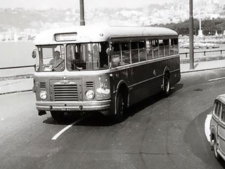 tutti-pazzi-per-gli-autobus-napoletani